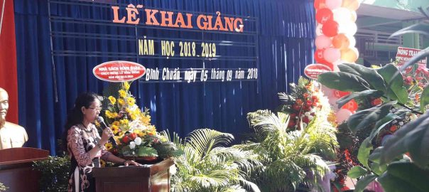 Hiệu trưởng nhà trường Cô Nguyễn Thị Yến phát biểu lễ Khai Trường