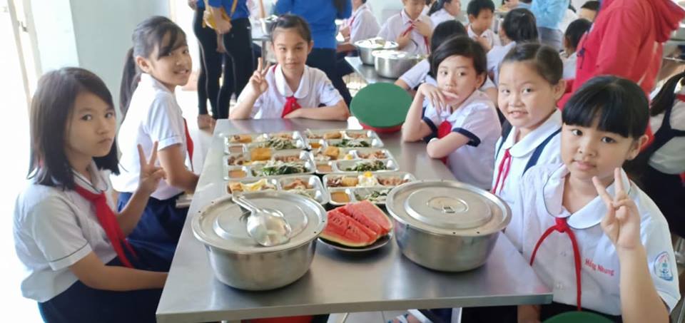 Dùng cơm trong quân đội