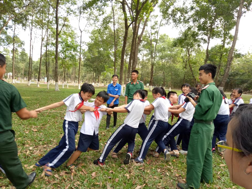 Tham gia hoạt động vui chơi