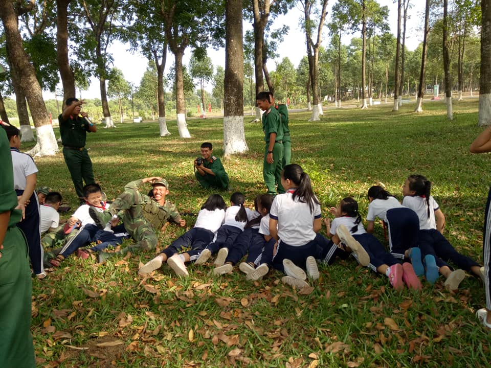 Tham gia hoạt động vui chơi, trải nghiệm